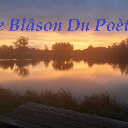 Le Blason Du Poete Mayet Exteriér fotografie